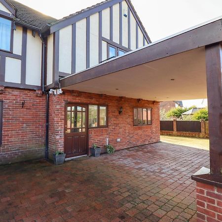 Maesbury Manor Villa Oswestry Buitenkant foto