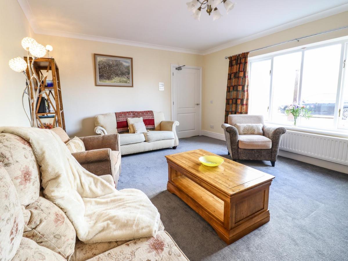 Maesbury Manor Villa Oswestry Buitenkant foto