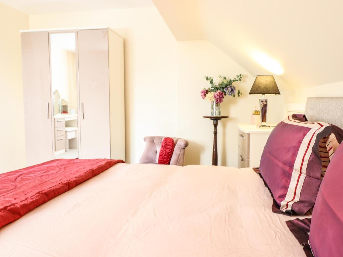 Maesbury Manor Villa Oswestry Buitenkant foto