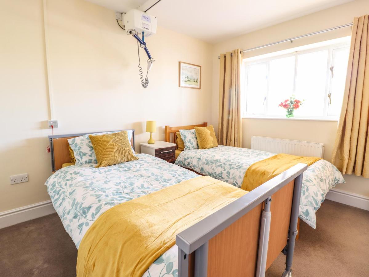 Maesbury Manor Villa Oswestry Buitenkant foto