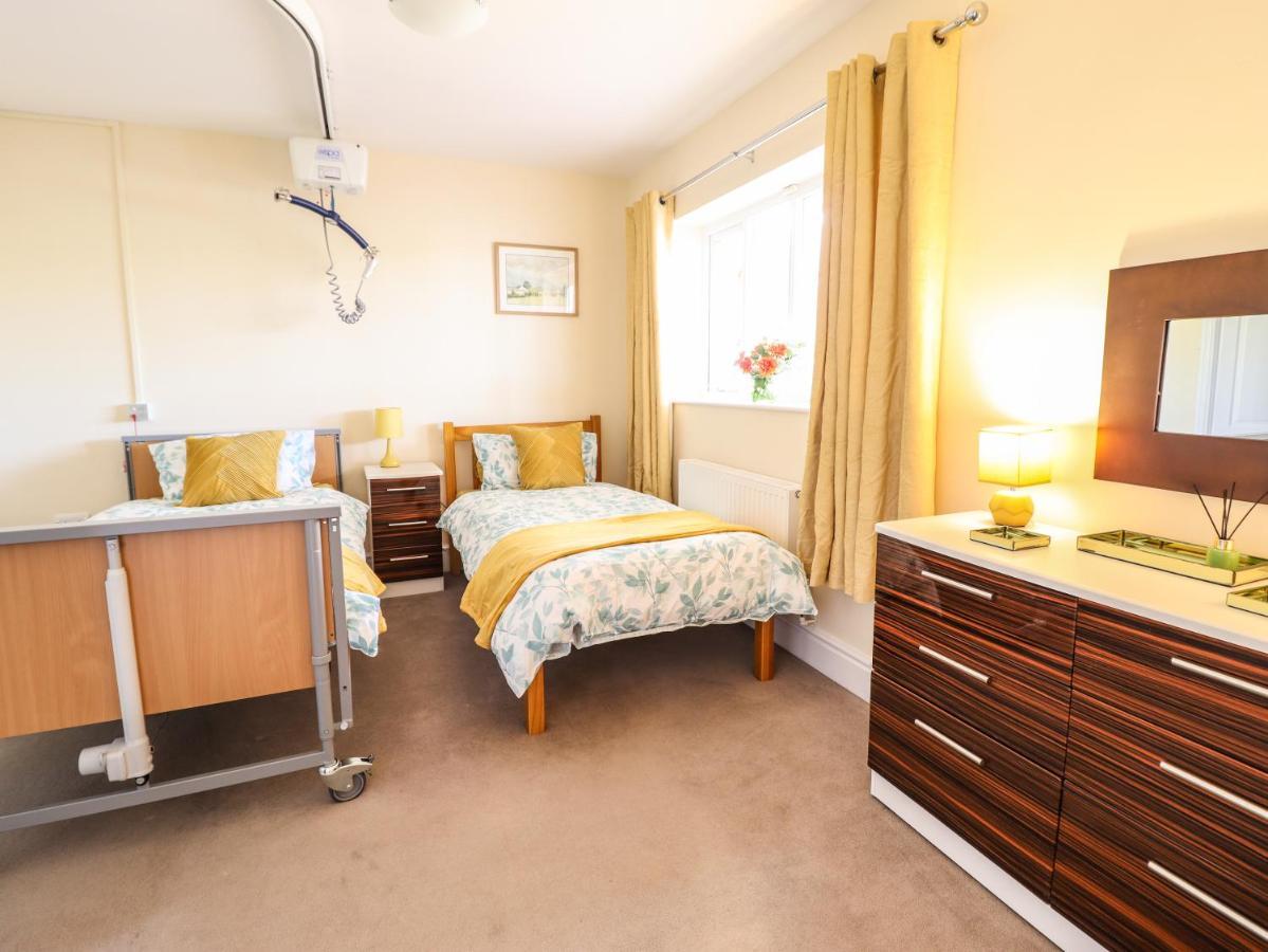 Maesbury Manor Villa Oswestry Buitenkant foto
